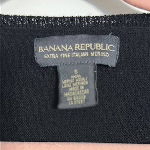 Banana Republic Black V-Neck Sweater Extra Fine Italian Merino Wool 3/4 Sleeve - Picture 2 of 2